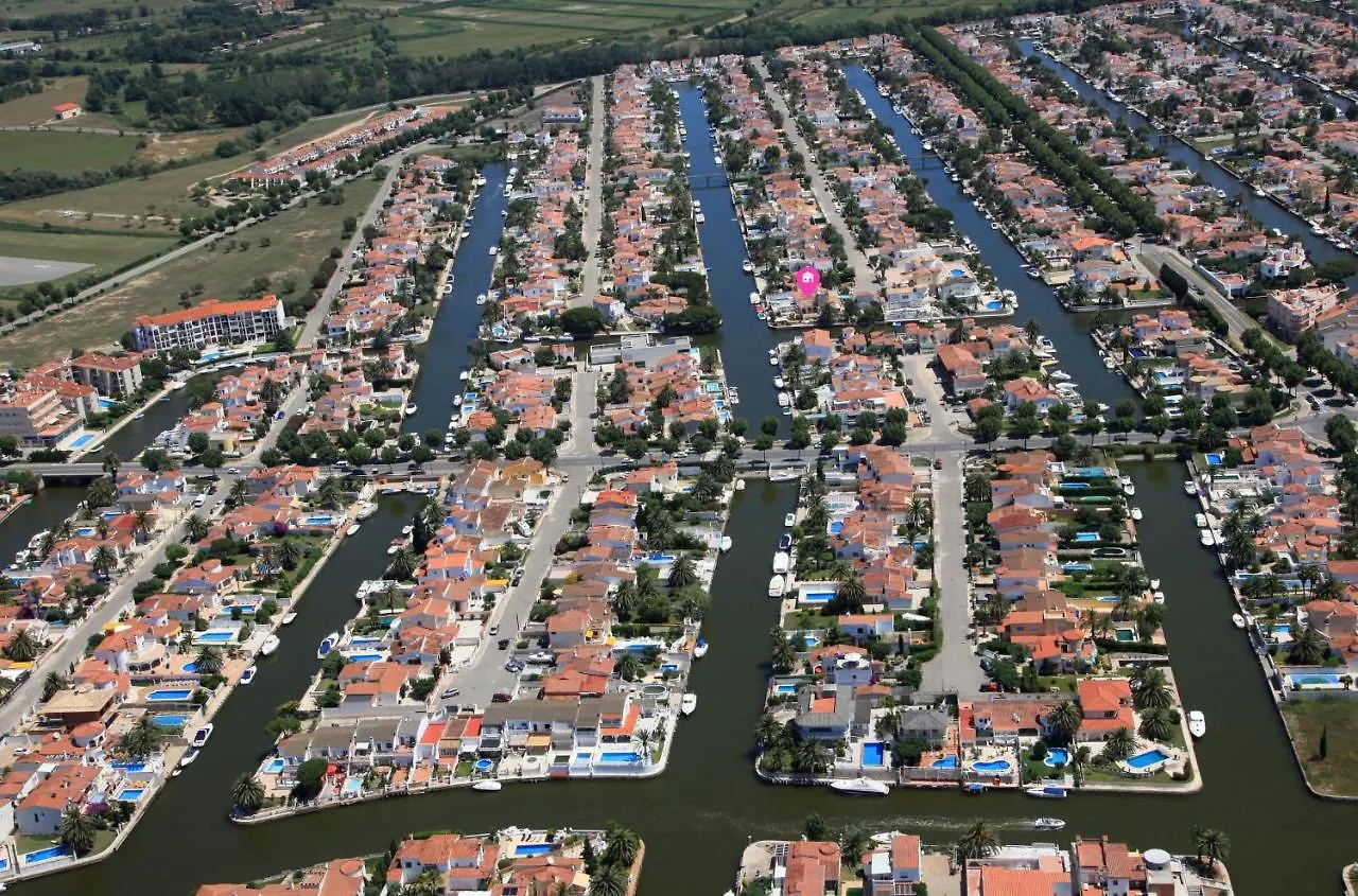 Apart-Rent Villa Fluvia 0002 Empuriabrava