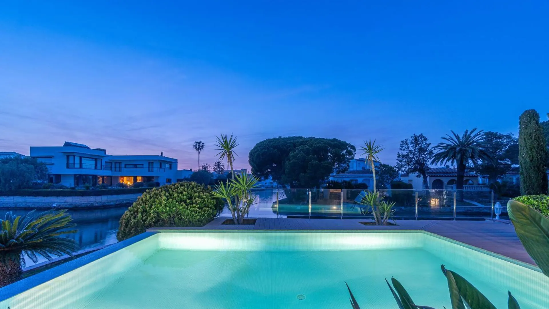 Apart-Rent Villa Fluvia 0002 Empuriabrava