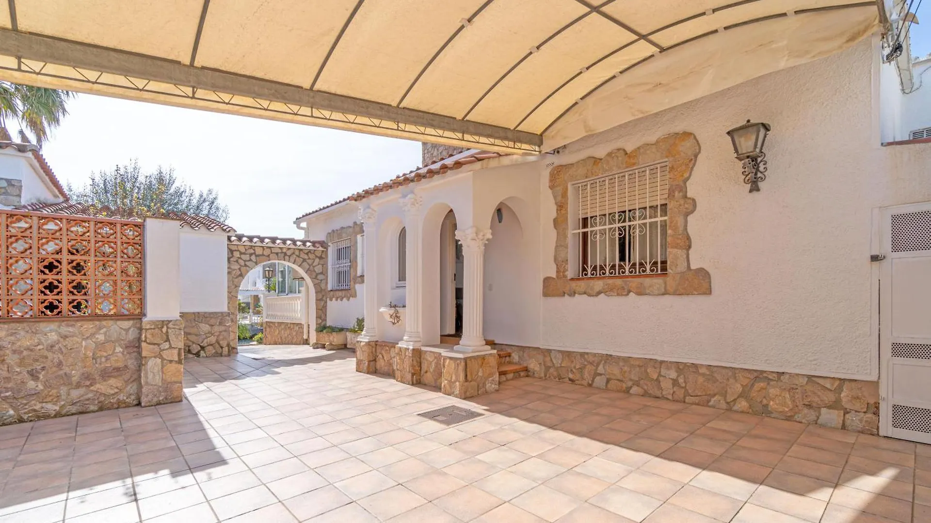 Apart-Rent Villa Fluvia 0002 Empuriabrava Spain