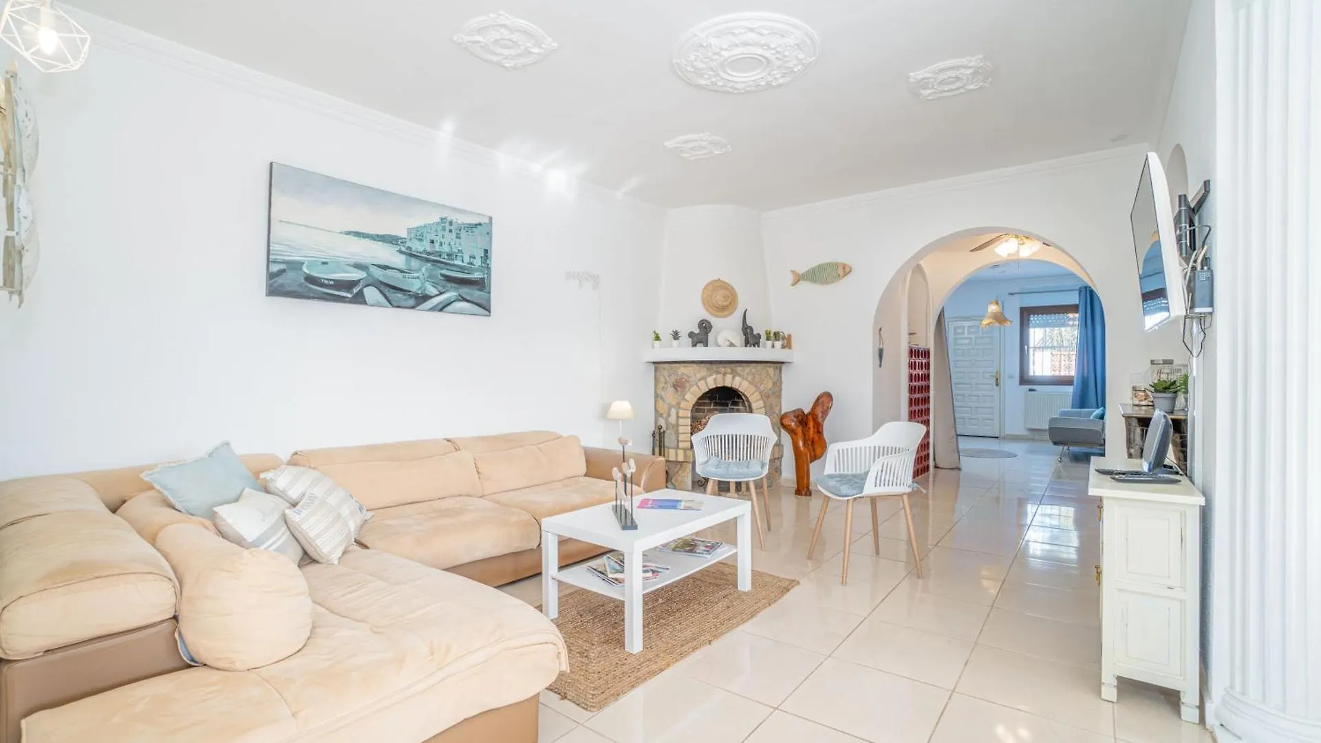 Apart-Rent Villa Fluvia 0002 Empuriabrava 0*,  Spain