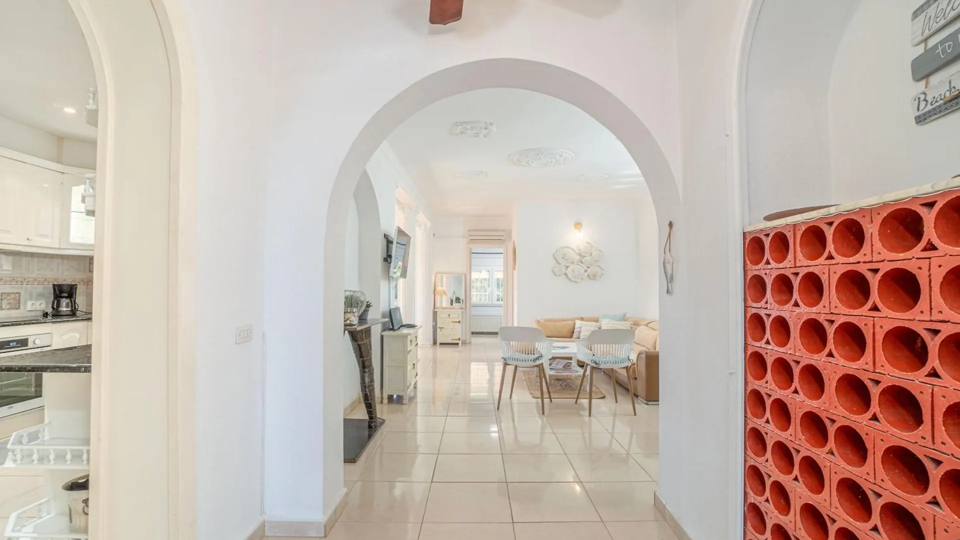 Apart-Rent Villa Fluvia 0002 Empuriabrava Spain