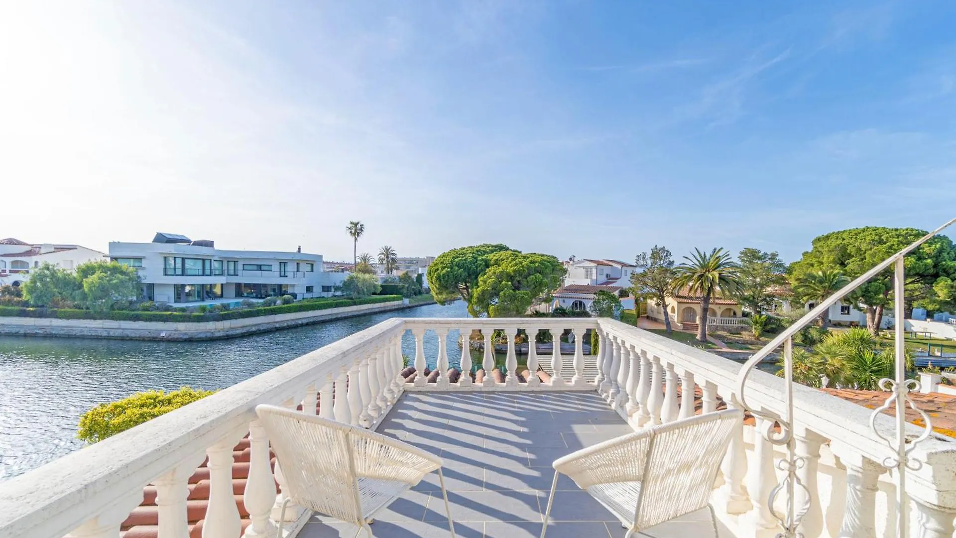 Apart-Rent Villa Fluvia 0002 Empuriabrava 0*,  Spain
