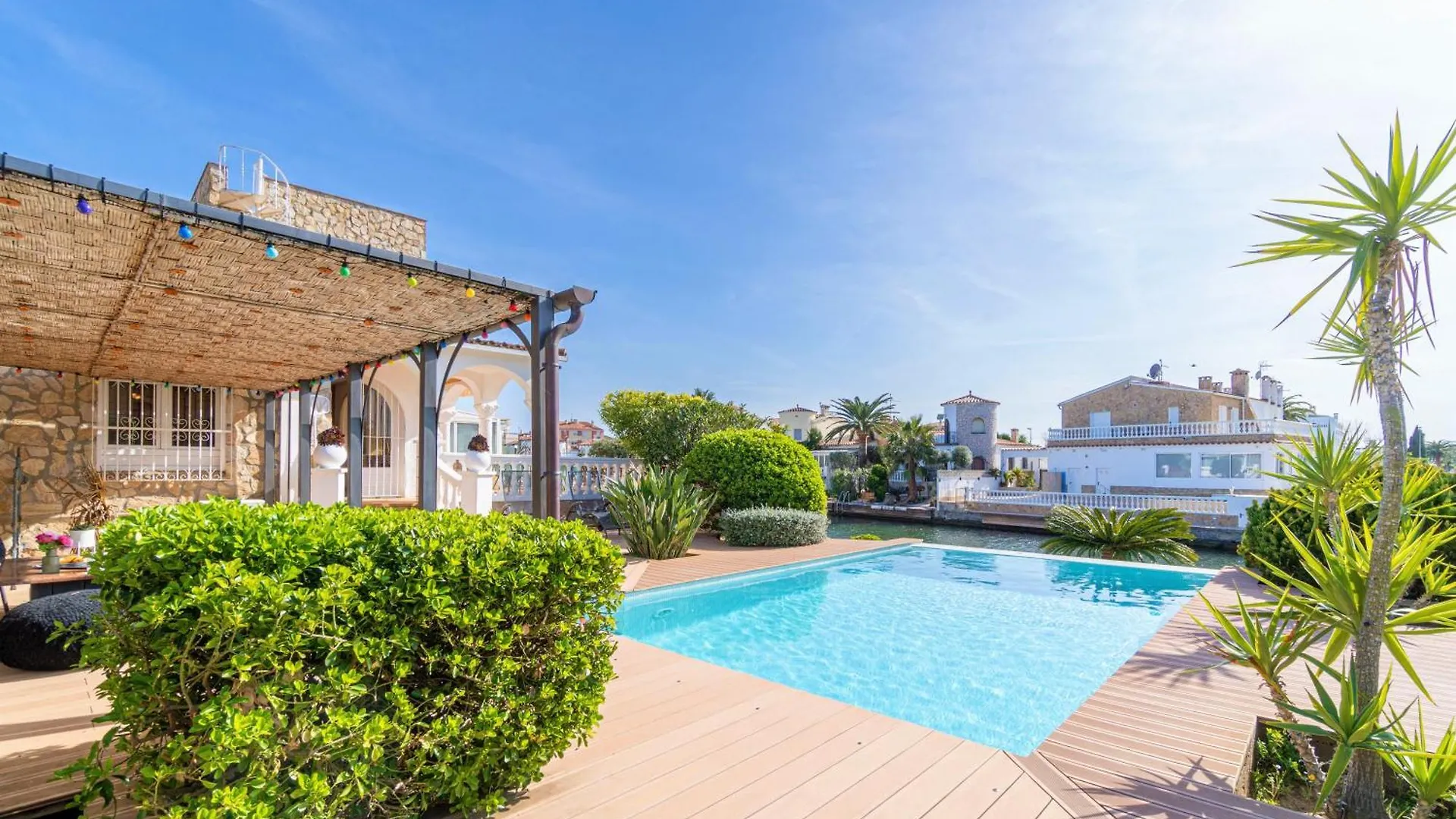 Apart-Rent Villa Fluvia 0002 Empuriabrava 0*,  Spain