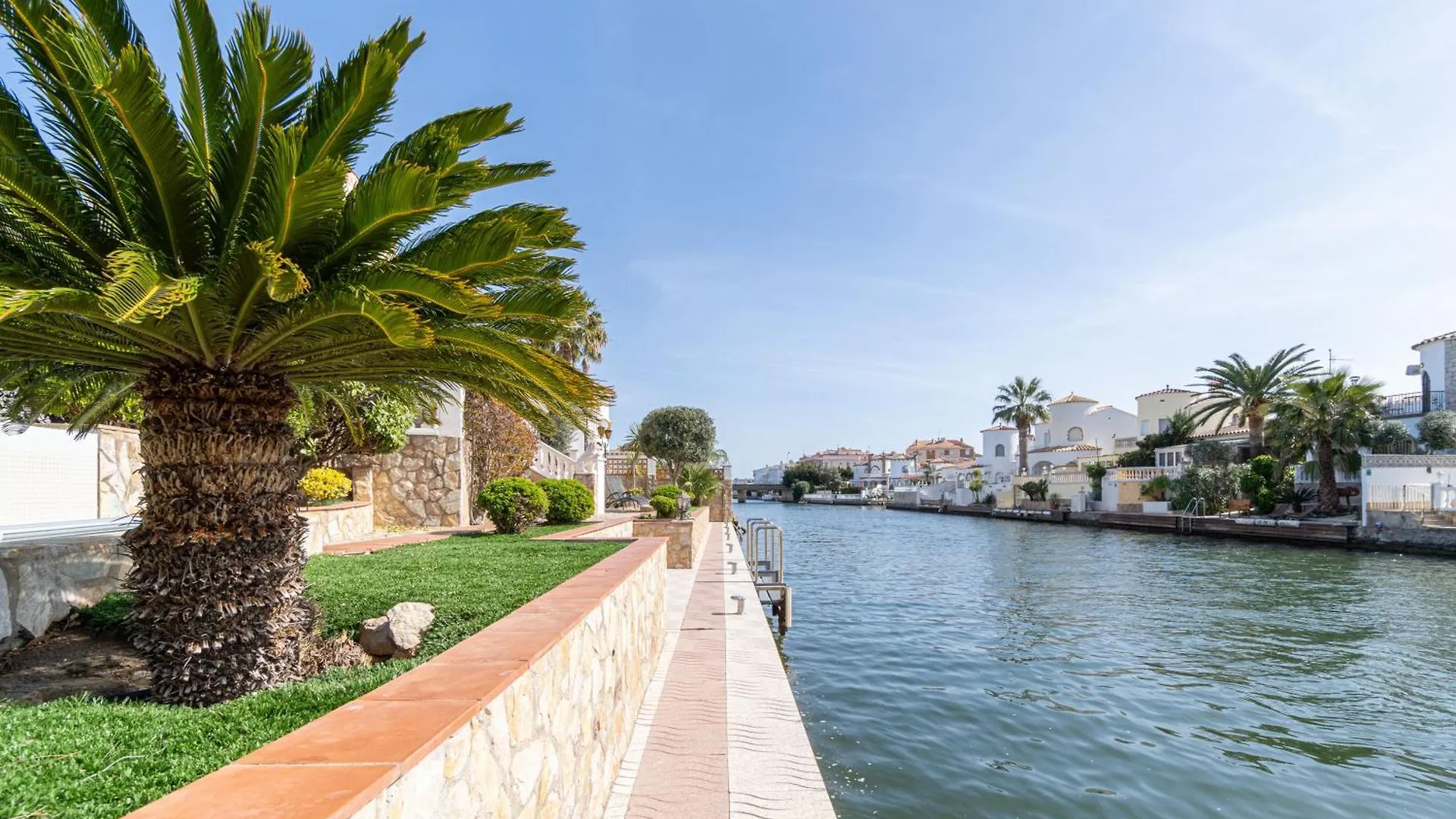 Apart-Rent Villa Fluvia 0002 Empuriabrava