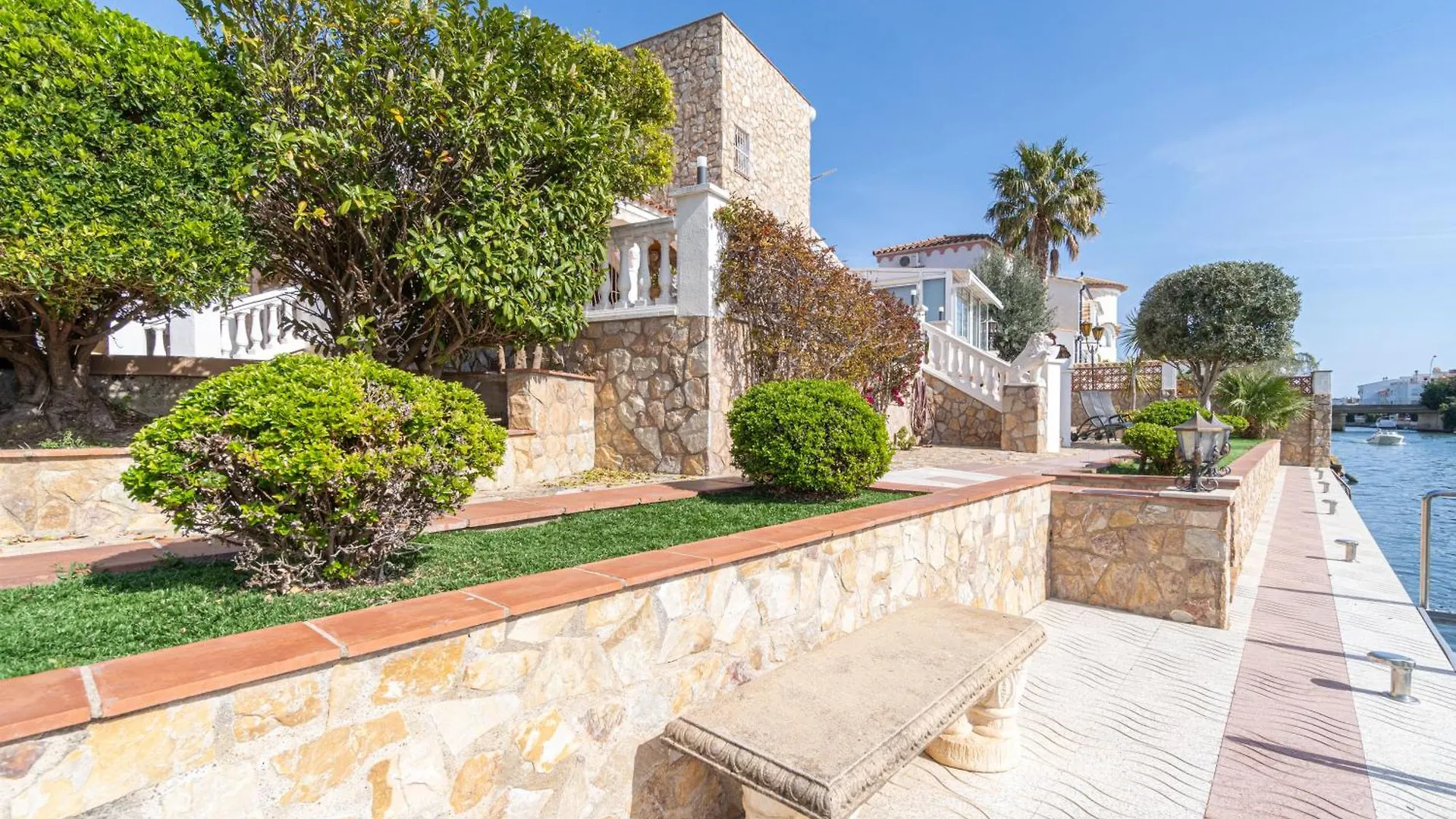 Apart-Rent Villa Fluvia 0002 Empuriabrava Spain